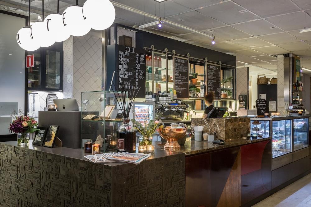 Hotelli With Urban Deli Tukholma