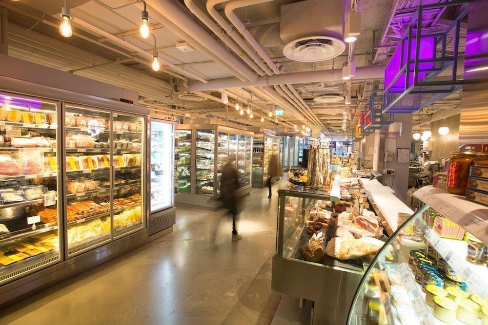 Hotelli With Urban Deli