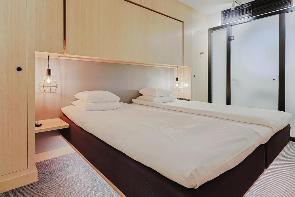 With Urban Deli Hotel 4*