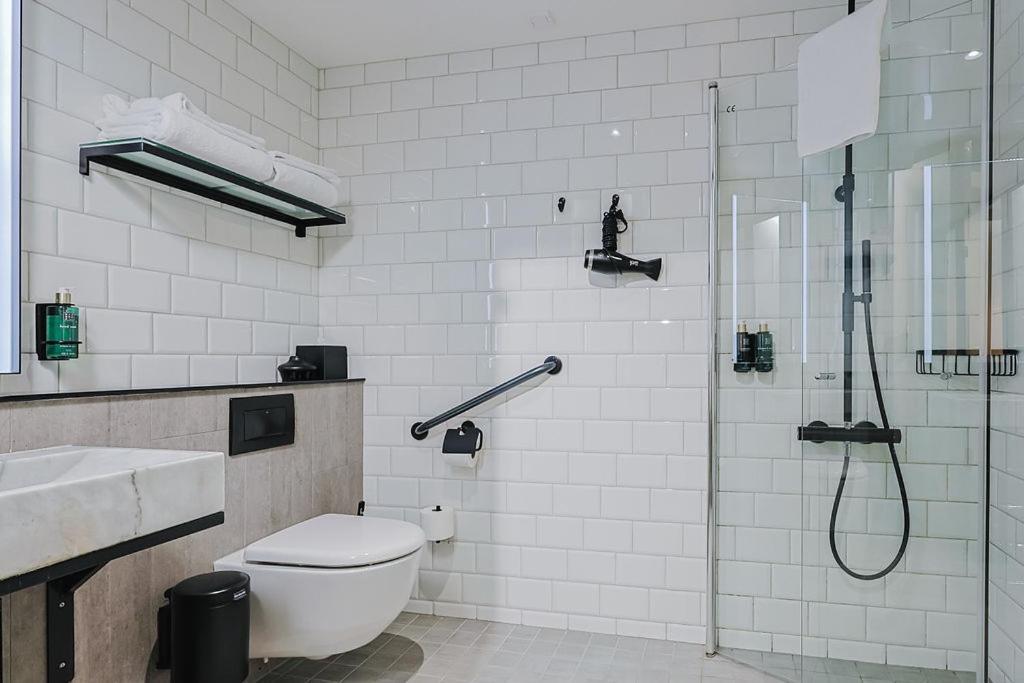 Hotel With Urban Deli 4*