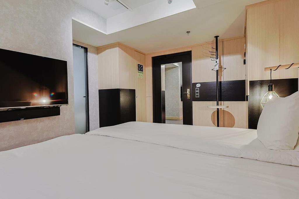 Hotel With Urban Deli Stockholm