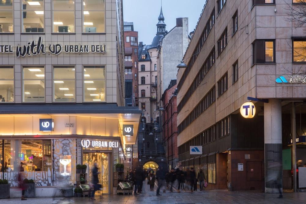 Hotel With Urban Deli 4*